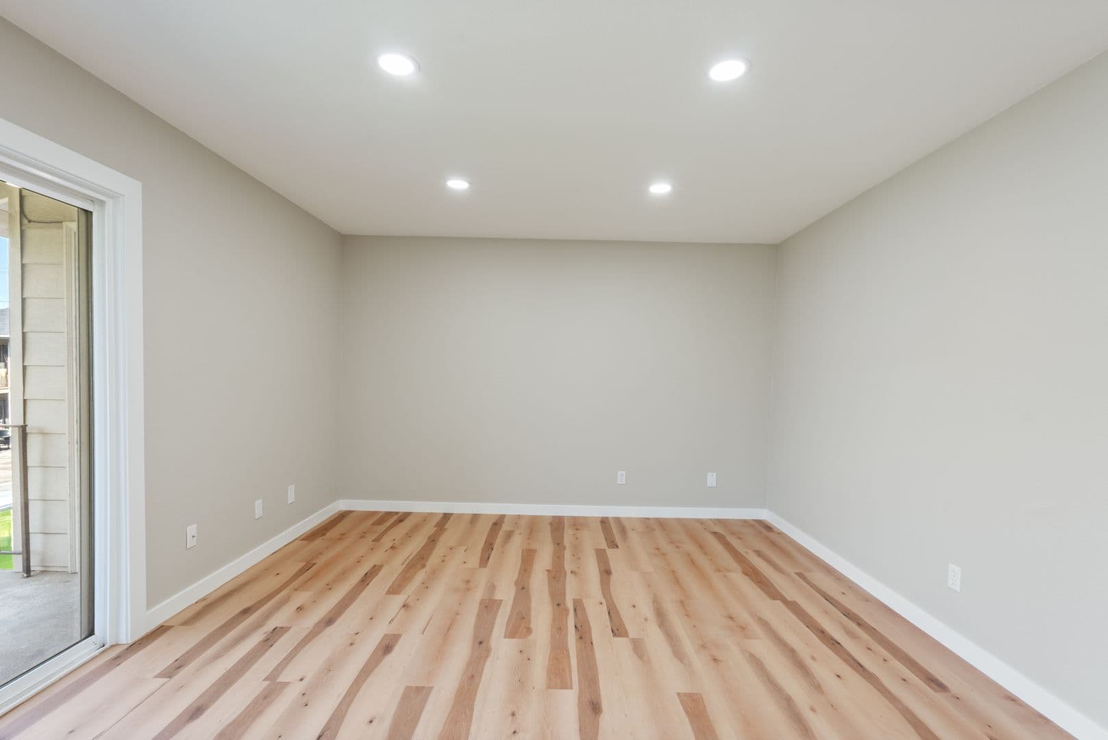 Portland Apartment: 12800 NE Sandy Blvd