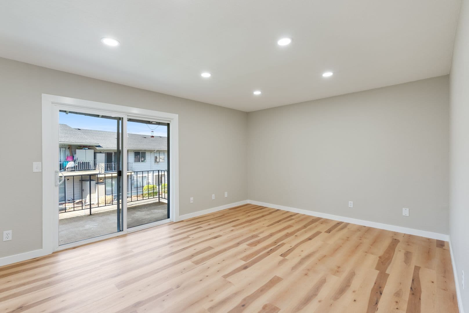 Portland Apartment: 12800 NE Sandy Blvd
