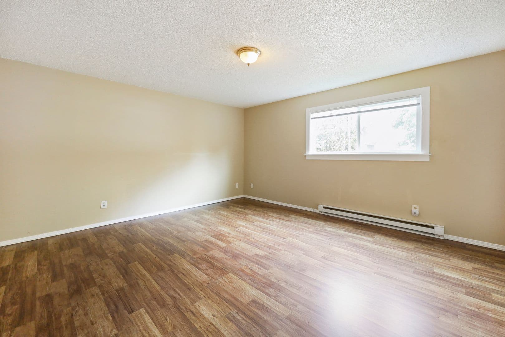 Portland Apartment: 12800 NE Sandy Blvd