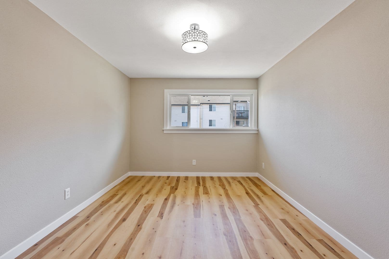 Portland Apartment: 12800 NE Sandy Blvd