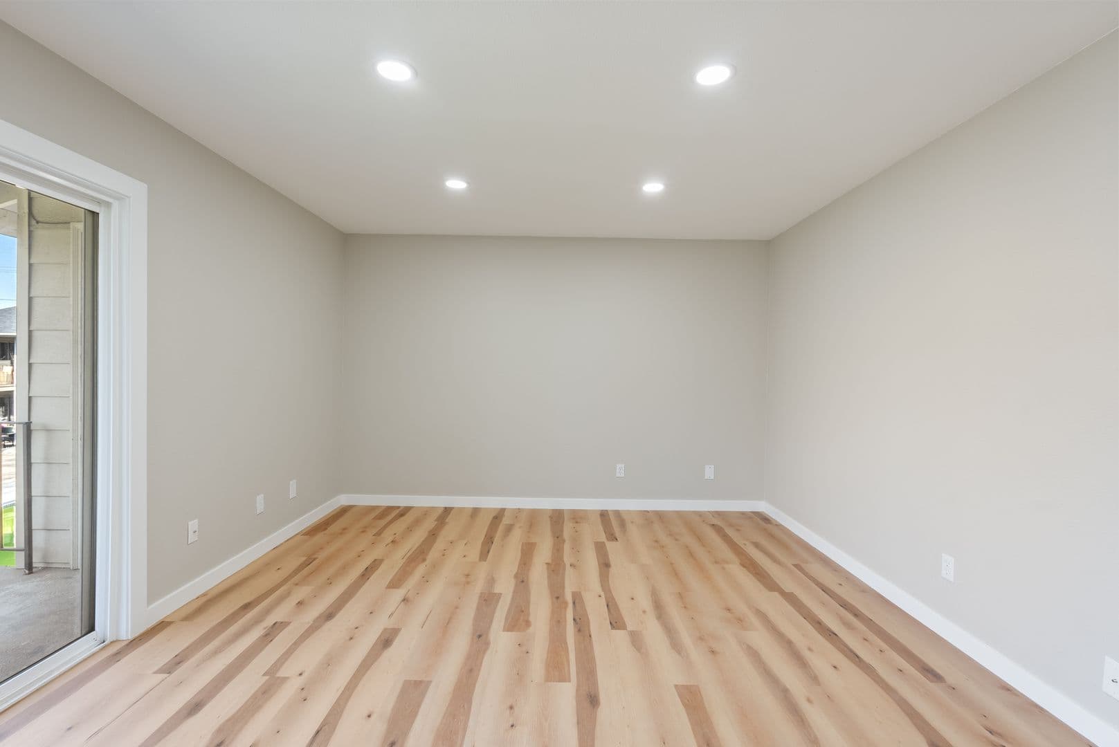 Portland Apartment: 12800 NE Sandy Blvd