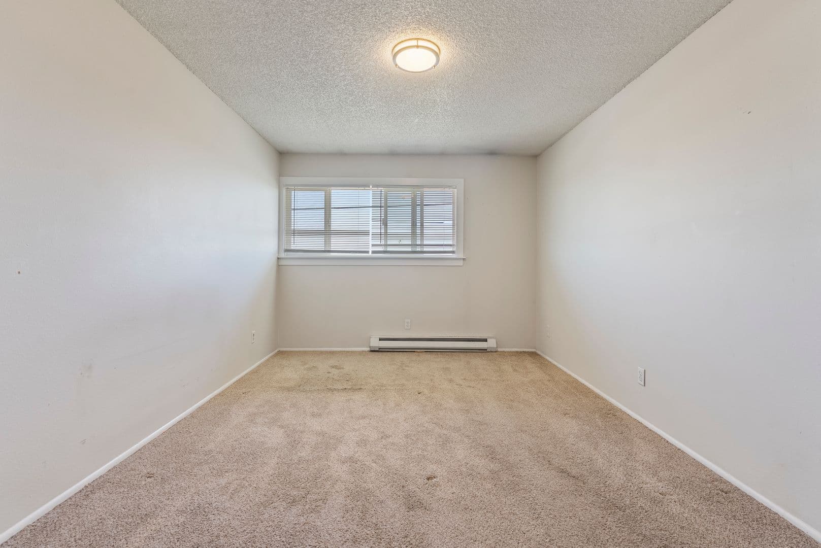 Portland Apartment: 12800 NE Sandy Blvd