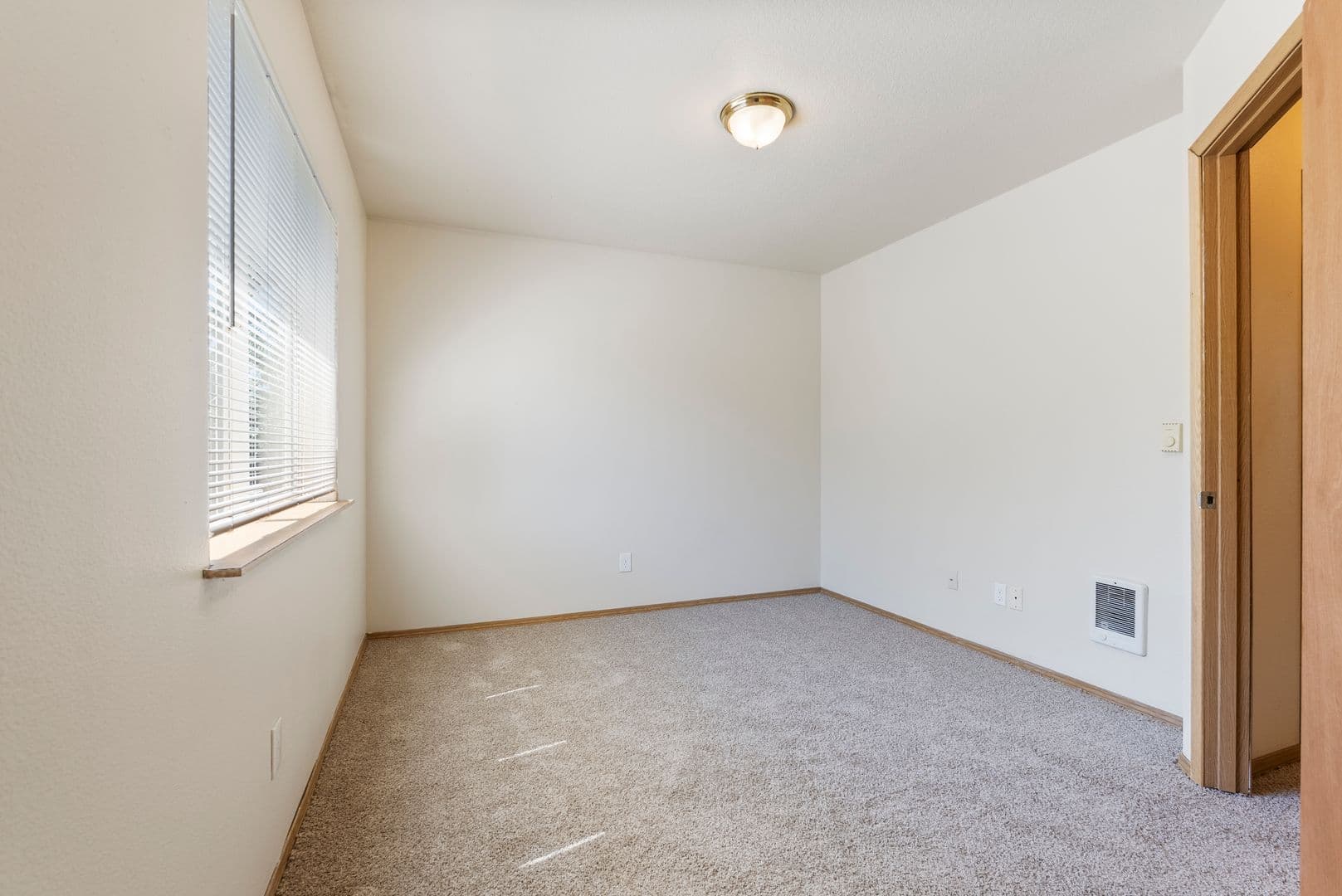 Portland Townhome: 2338 SE 89th Ave