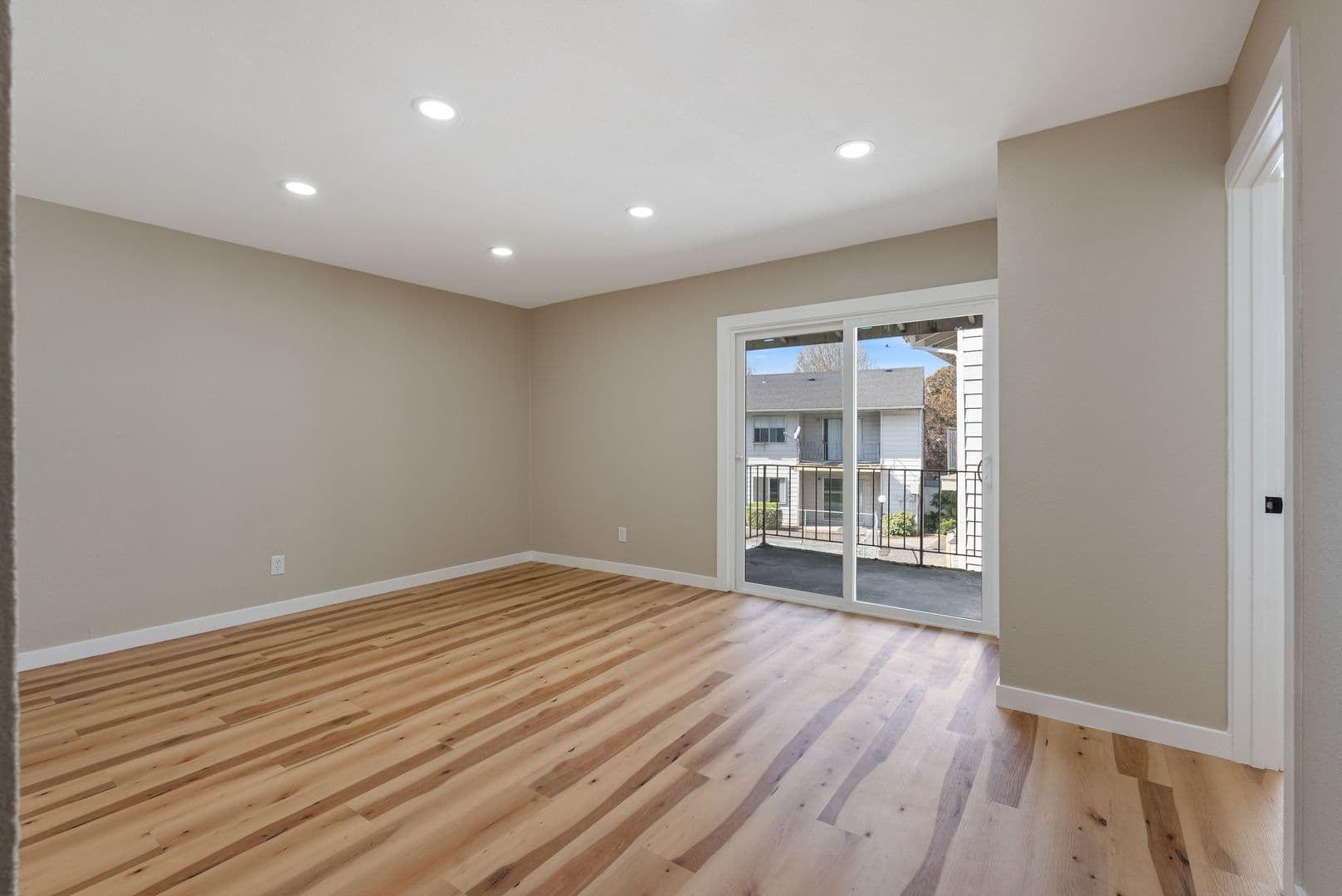 Portland Apartment: 12800 NE Sandy Blvd