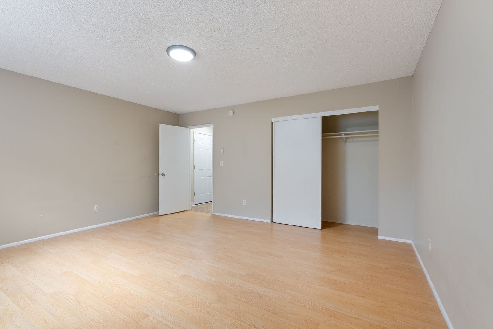 Portland Apartment: 12800 NE Sandy Blvd