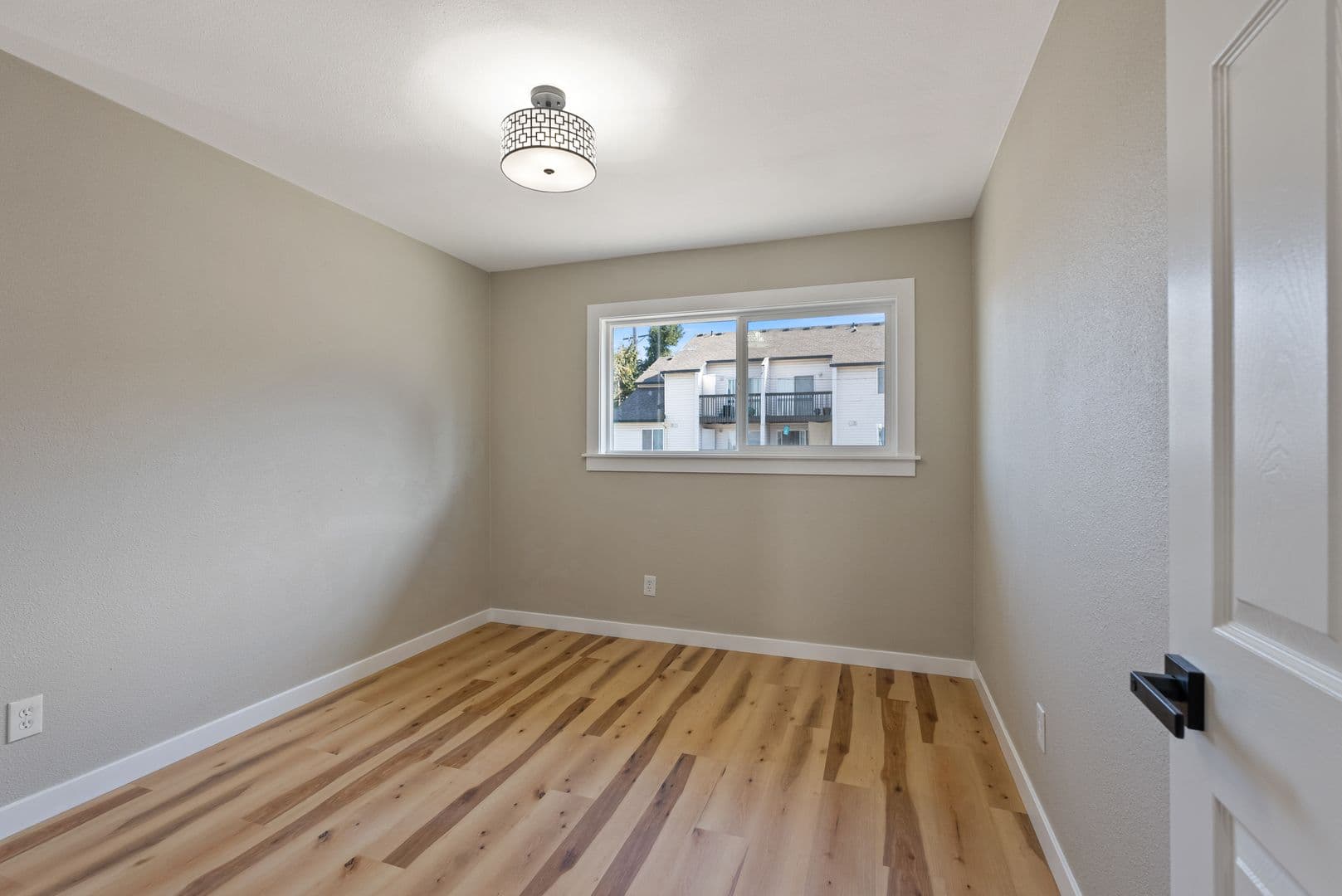 Portland Apartment: 12800 NE Sandy Blvd