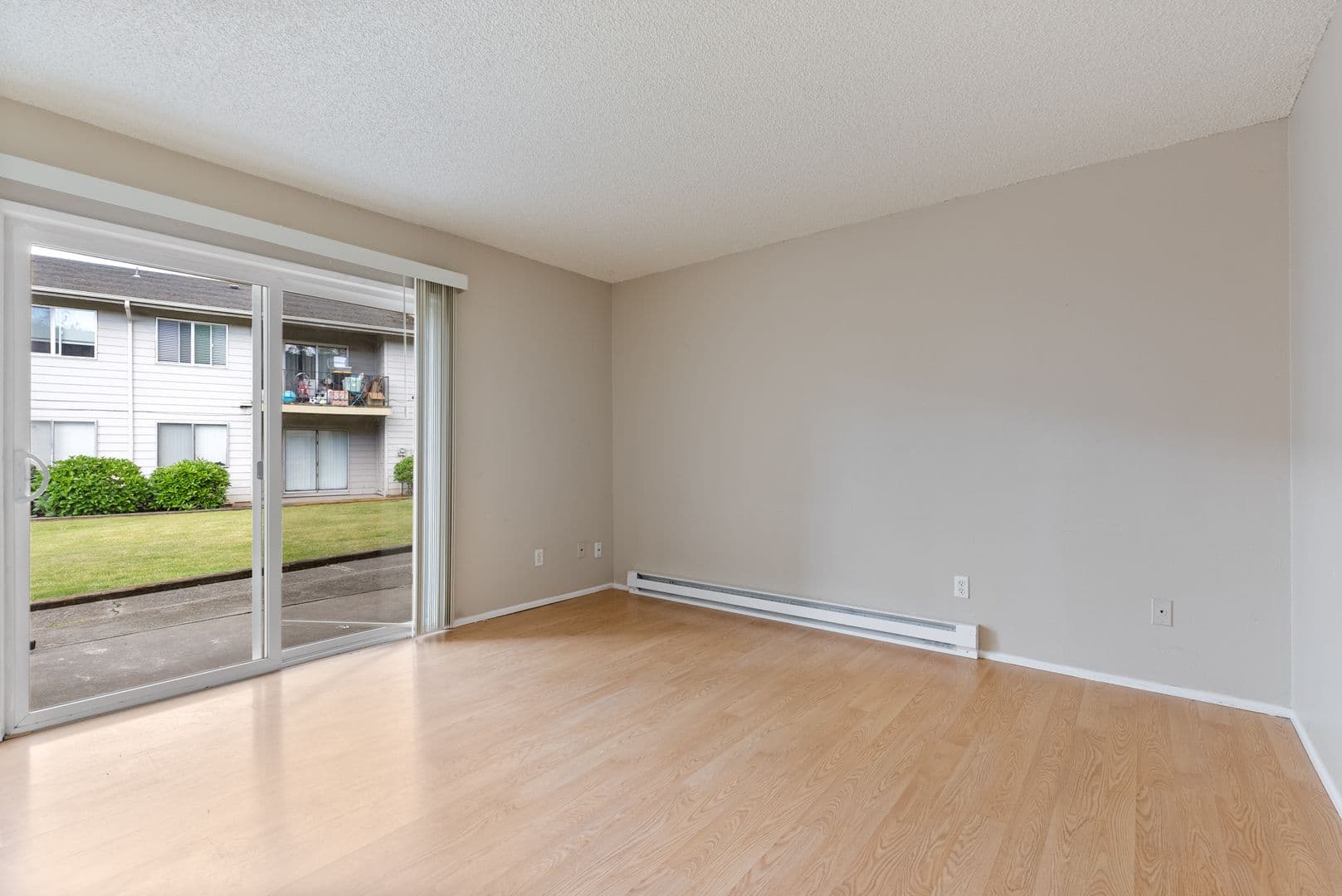 Portland Apartment: 12800 NE Sandy Blvd