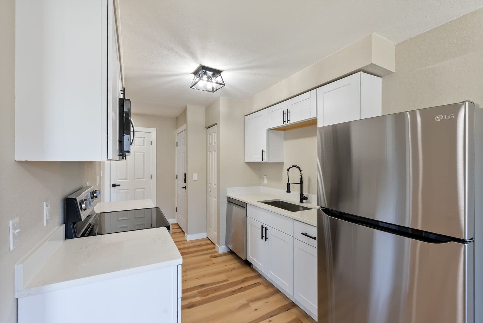 Portland Apartment: 12800 NE Sandy Blvd