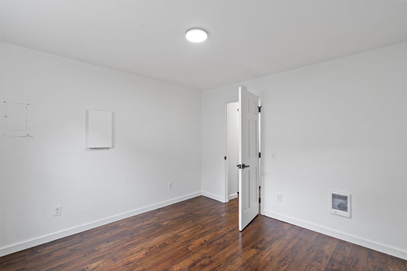 Gresham Apartment: 17924 SE Division St