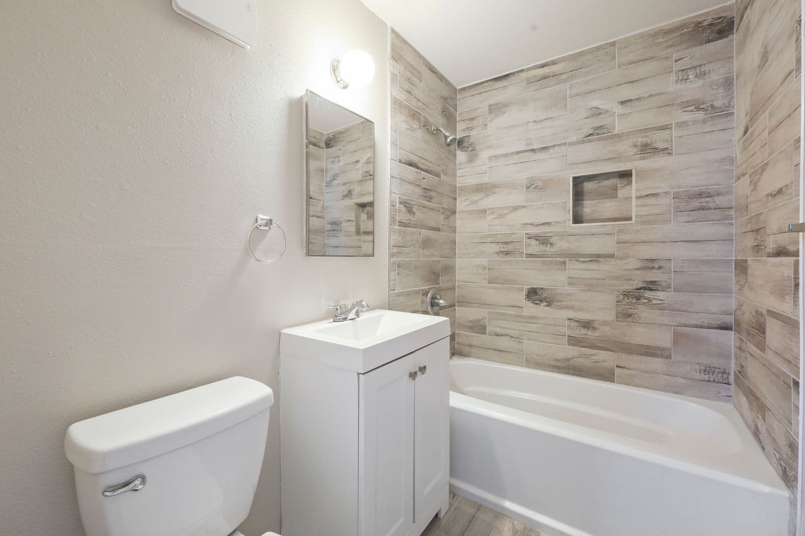 Portland Apartment: 8104-8110 SE Raymond St.