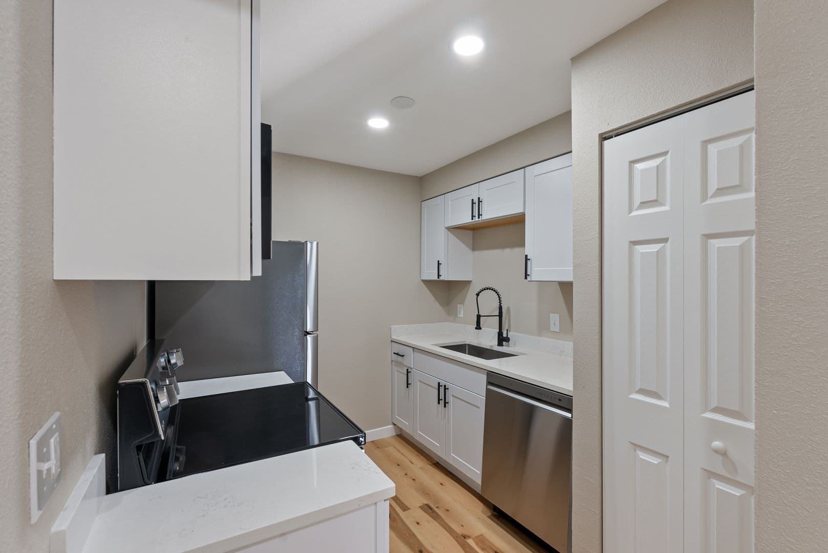 Portland Apartment: 12800 NE Sandy Blvd