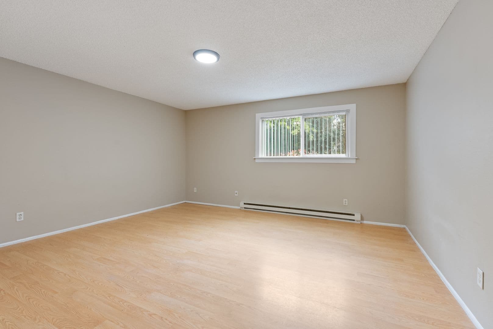 Portland Apartment: 12800 NE Sandy Blvd