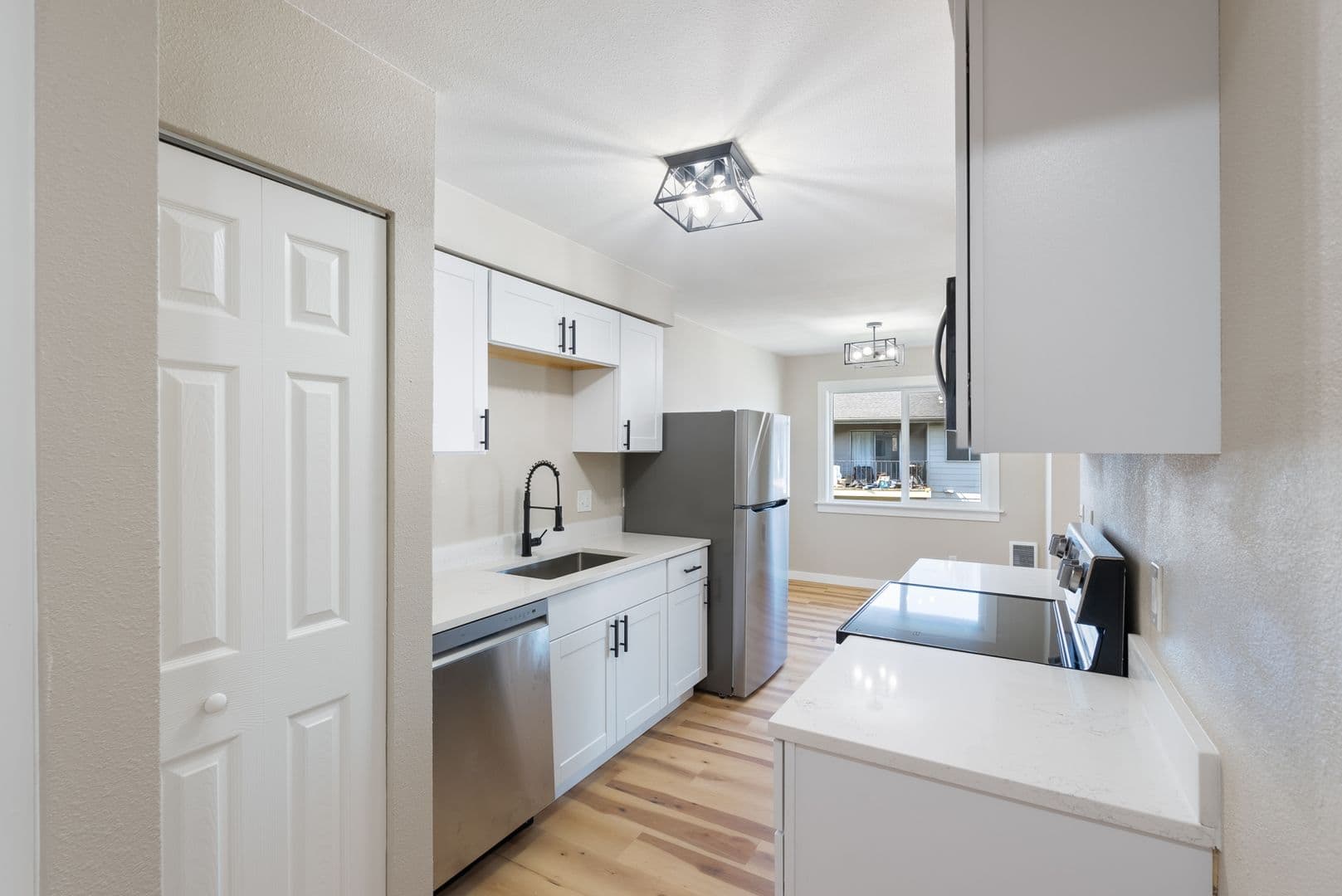 Portland Apartment: 12800 NE Sandy Blvd