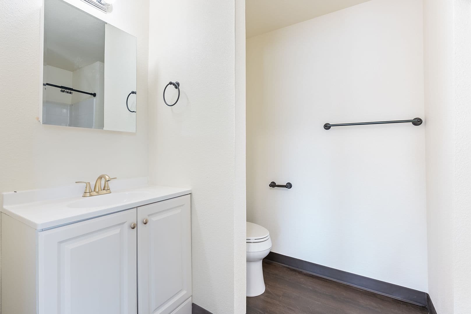 Molalla Apartment: 123 S. Molalla Ave.