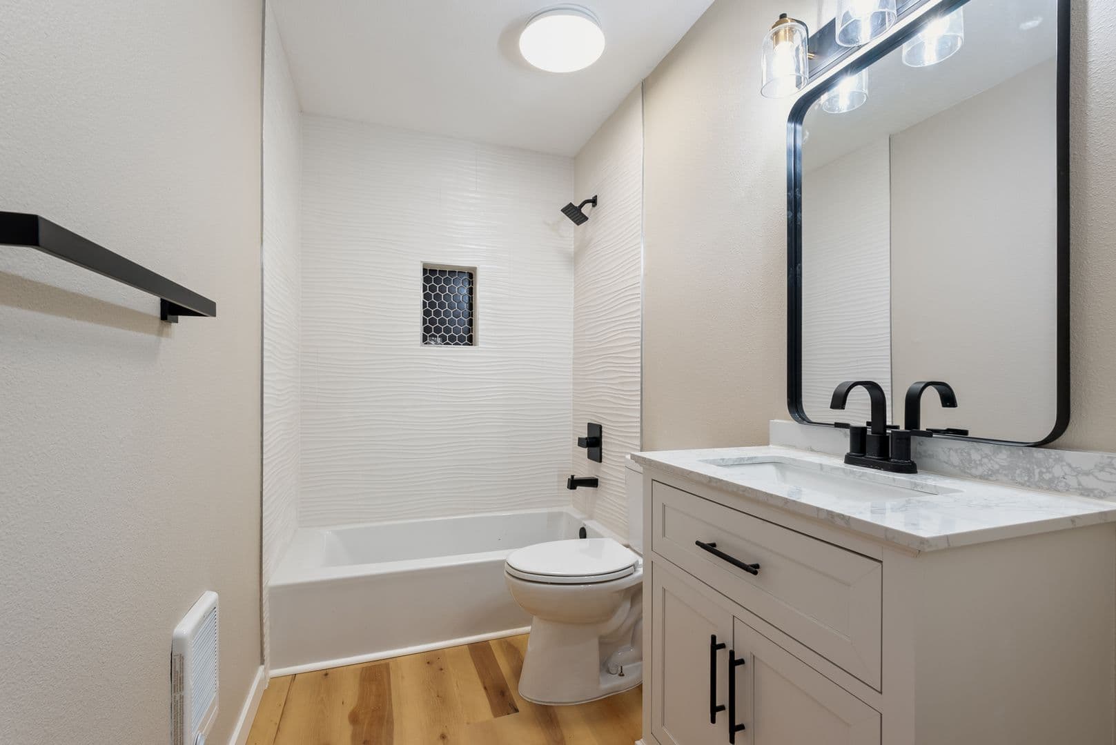 Portland Apartment: 12800 NE Sandy Blvd