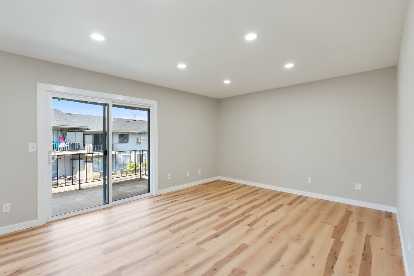 Portland Apartment: 12800 NE Sandy Blvd