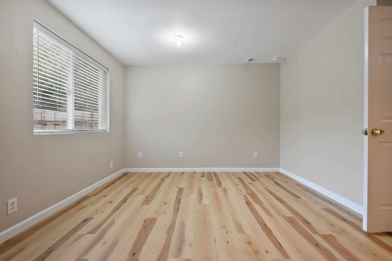 Portland Apartment: 6026-6036 NE Ainsworth St