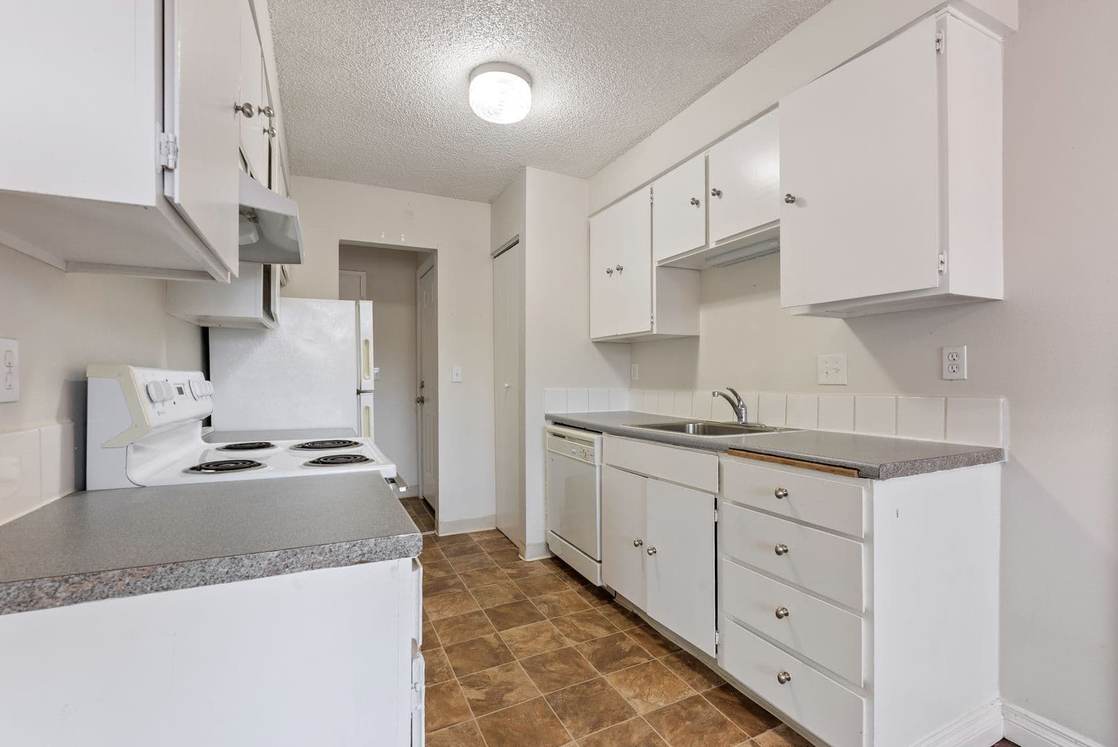 Portland Apartment: 12800 NE Sandy Blvd