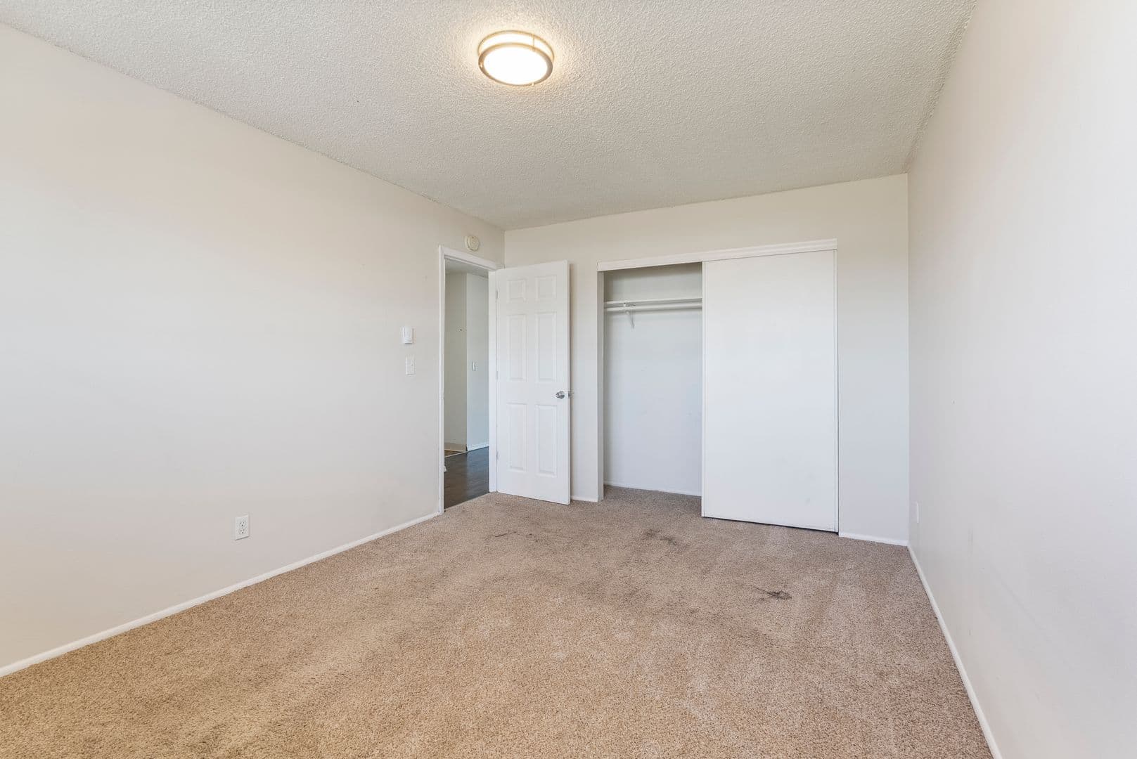 Portland Apartment: 12800 NE Sandy Blvd
