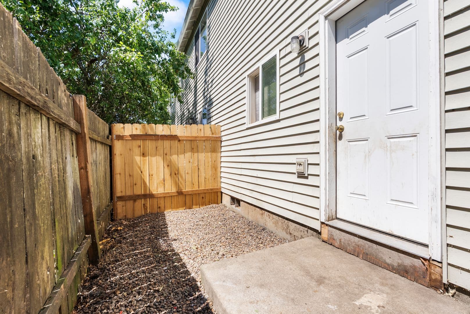 Portland Townhome: 2338 SE 89th Ave
