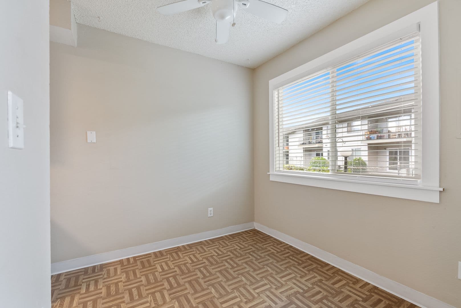 Portland Apartment: 12800 NE Sandy Blvd