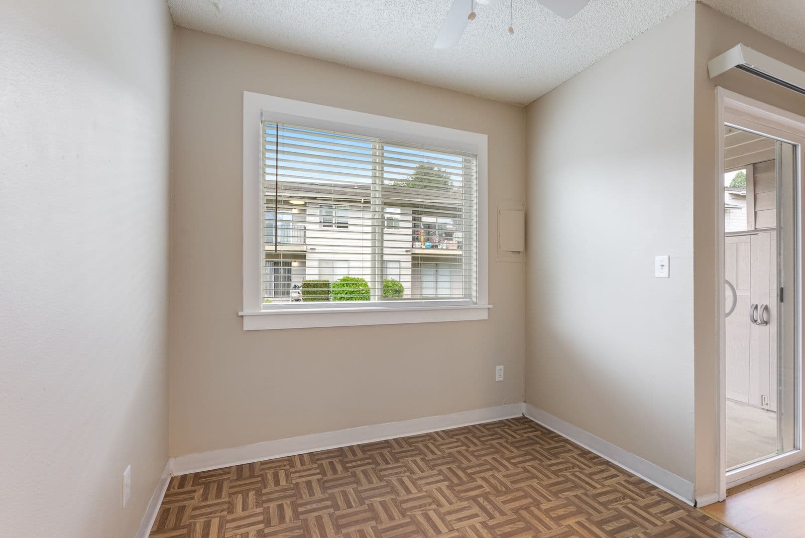 Portland Apartment: 12800 NE Sandy Blvd