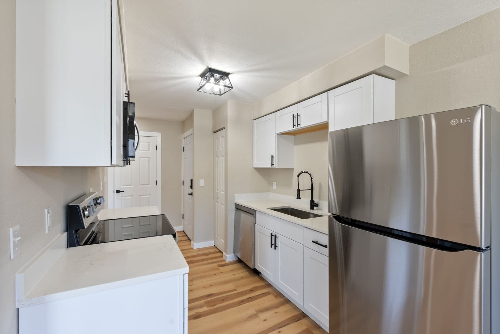 Portland Apartment: 12800 NE Sandy Blvd
