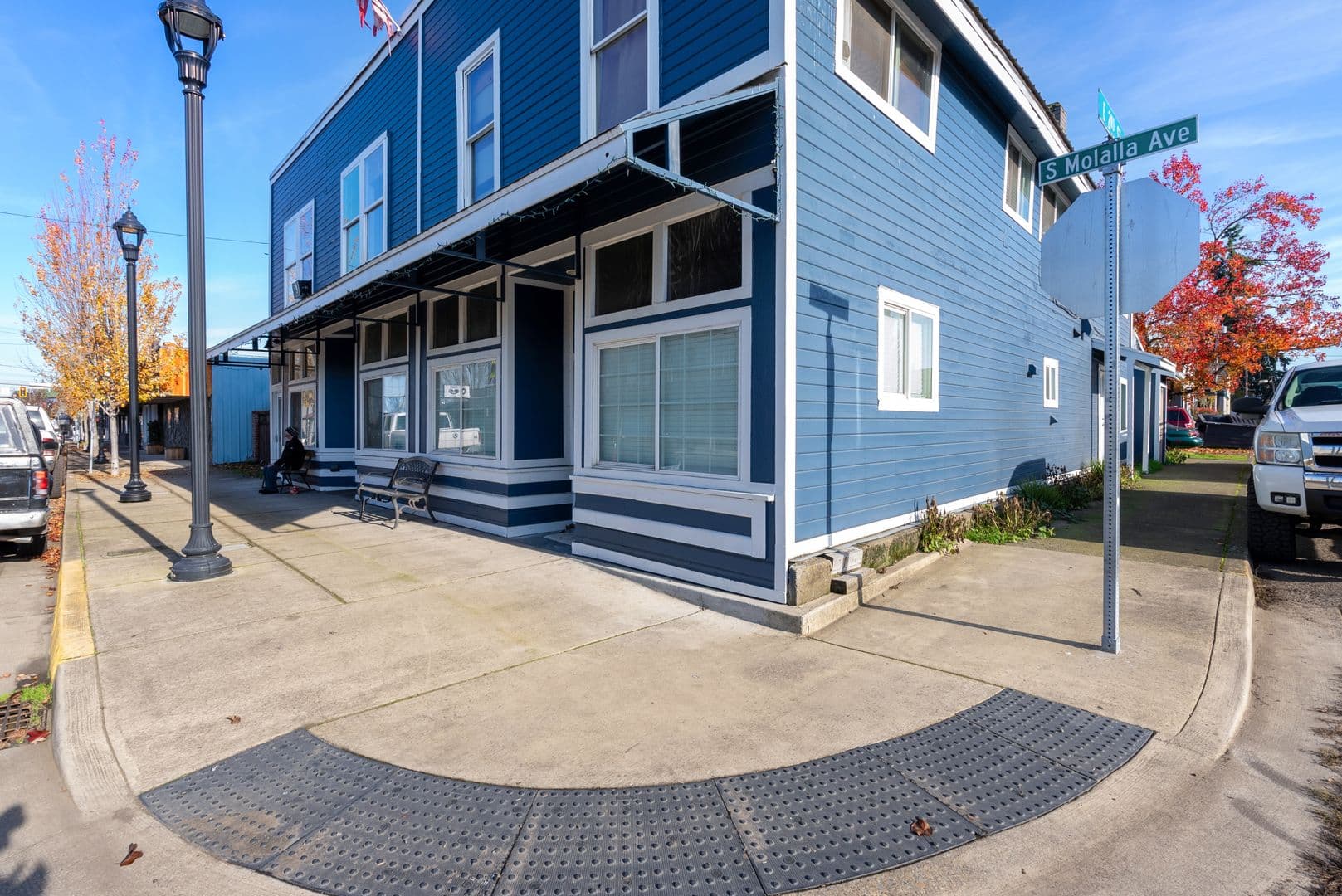 Molalla Apartment: 123 S. Molalla Ave.
