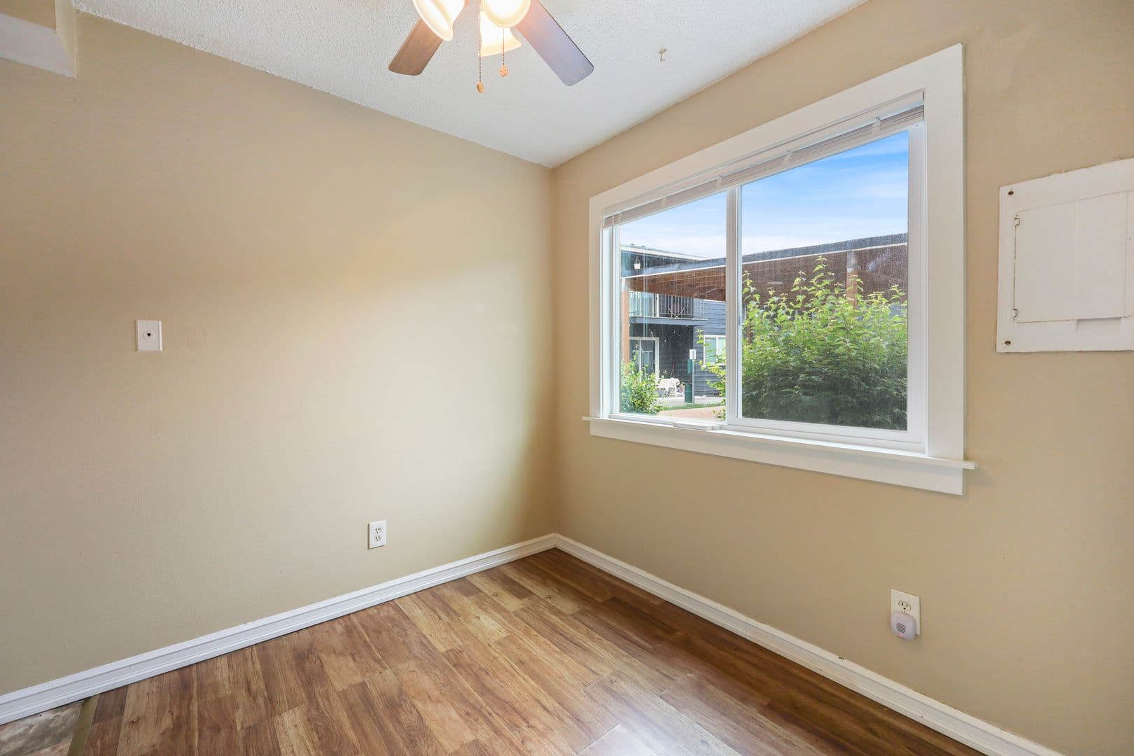 Portland Apartment: 12800 NE Sandy Blvd