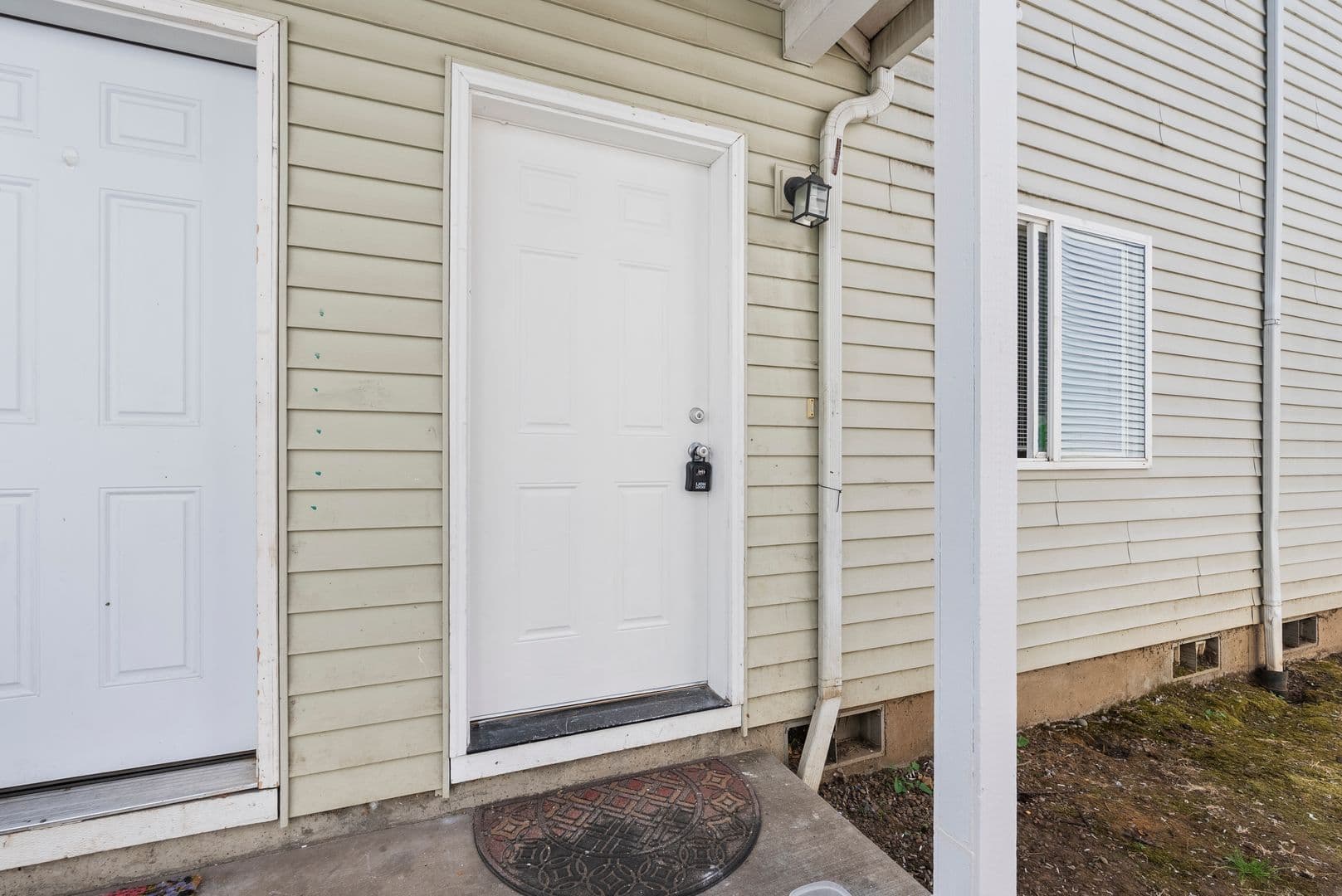 Portland Townhome: 2338 SE 89th Ave