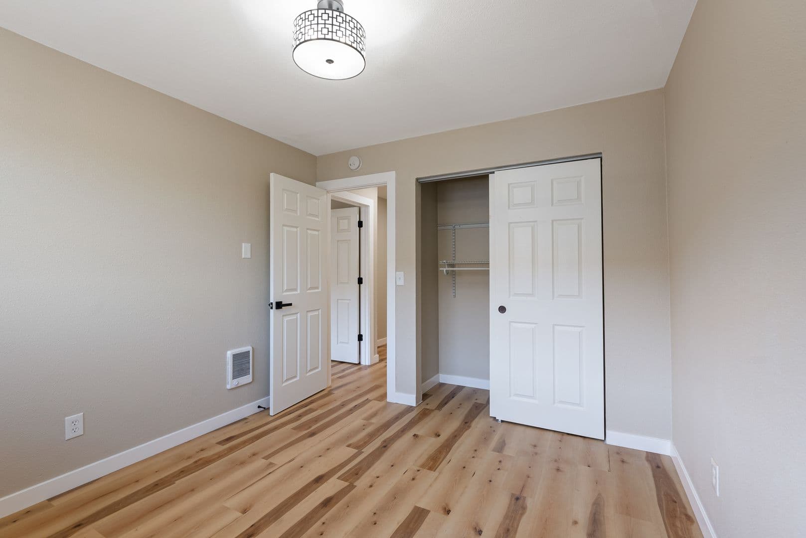 Portland Apartment: 12800 NE Sandy Blvd