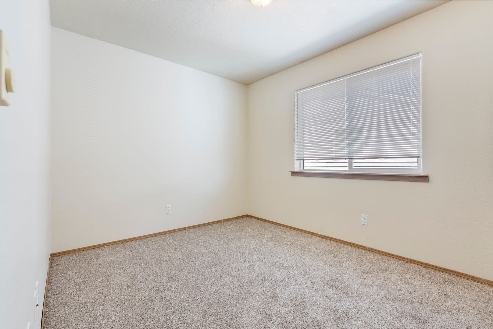 Portland Townhome: 2338 SE 89th Ave