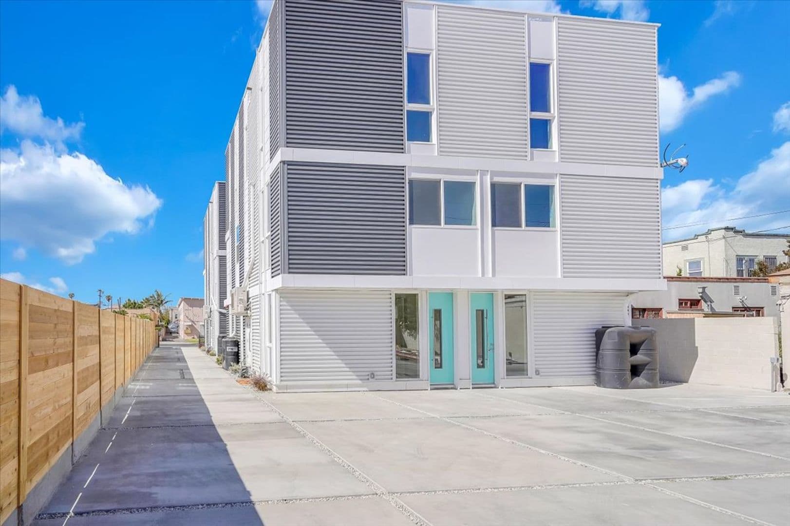 Los Angeles Apartment: 4553 Saturn Street