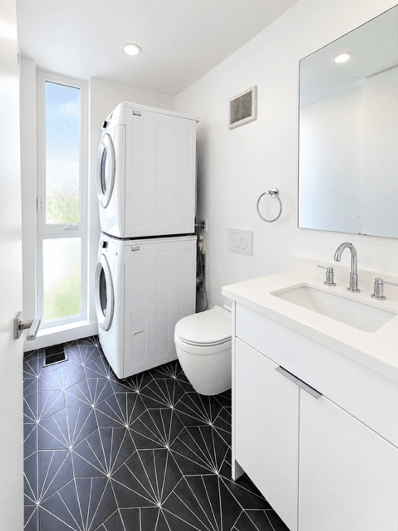 Los Angeles Apartment: 4553 Saturn Street