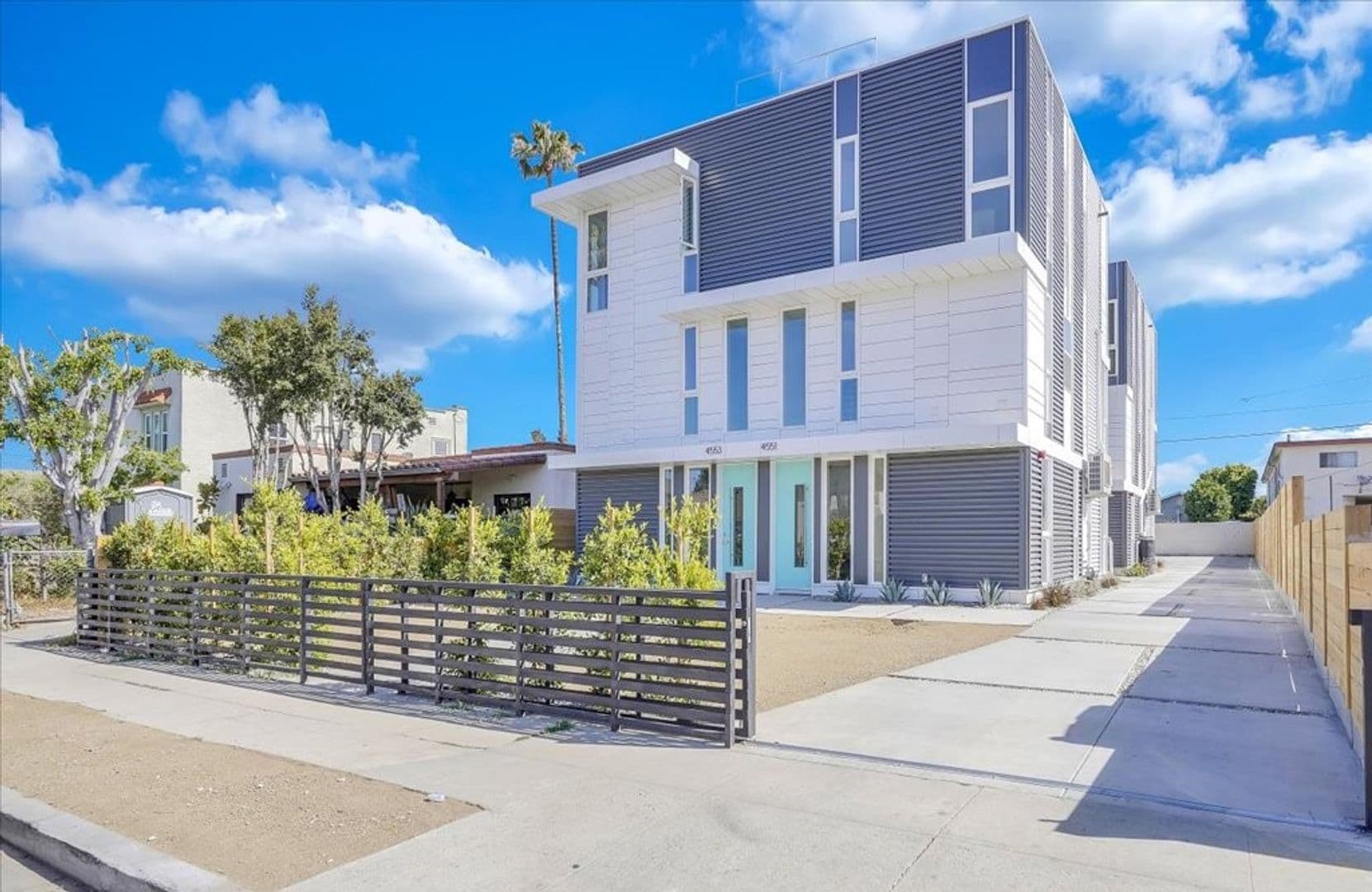 Los Angeles Apartment: 4553 Saturn Street