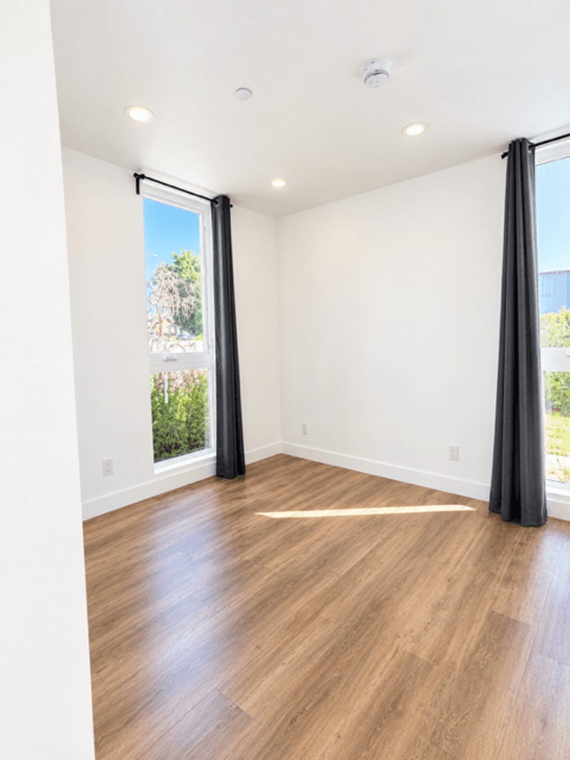 Los Angeles Apartment: 4553 Saturn Street