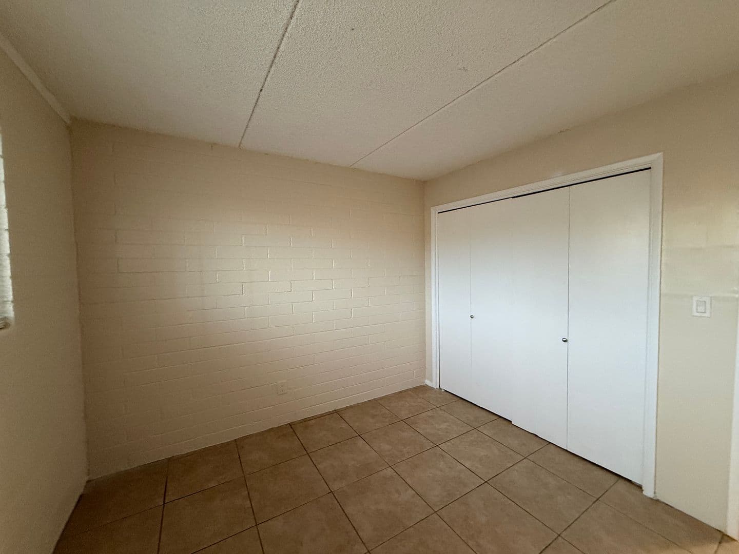 PHOENIX Apartment: 809 E VOGEL AVE