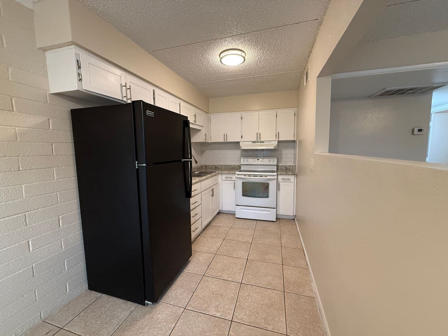 PHOENIX Apartment: 809 E VOGEL AVE