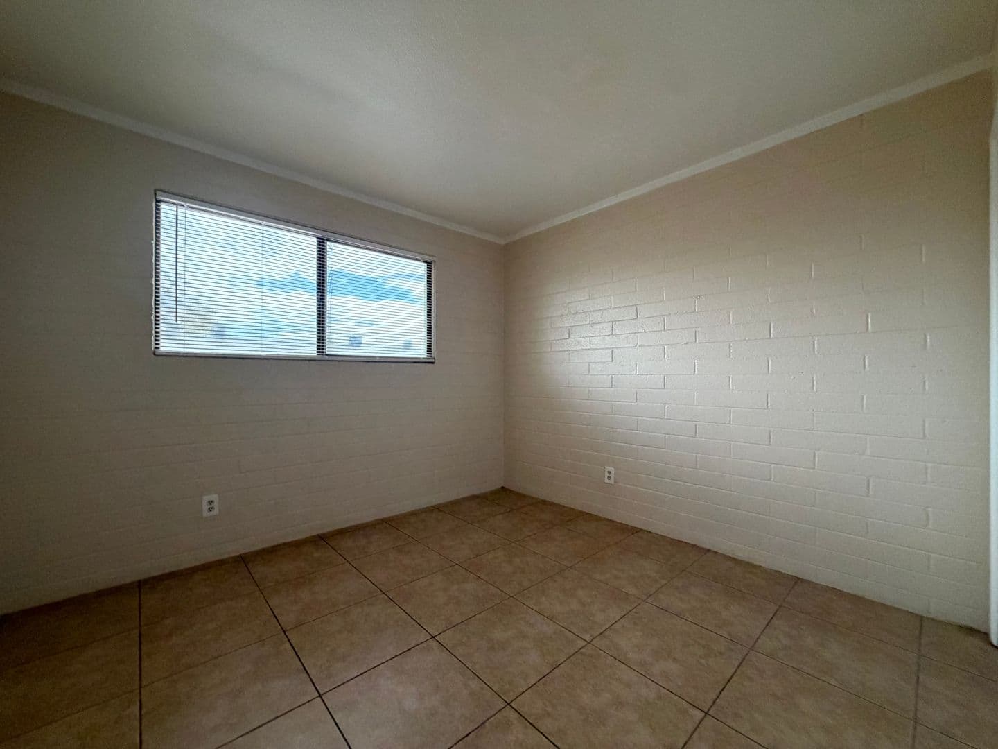 PHOENIX Apartment: 809 E VOGEL AVE