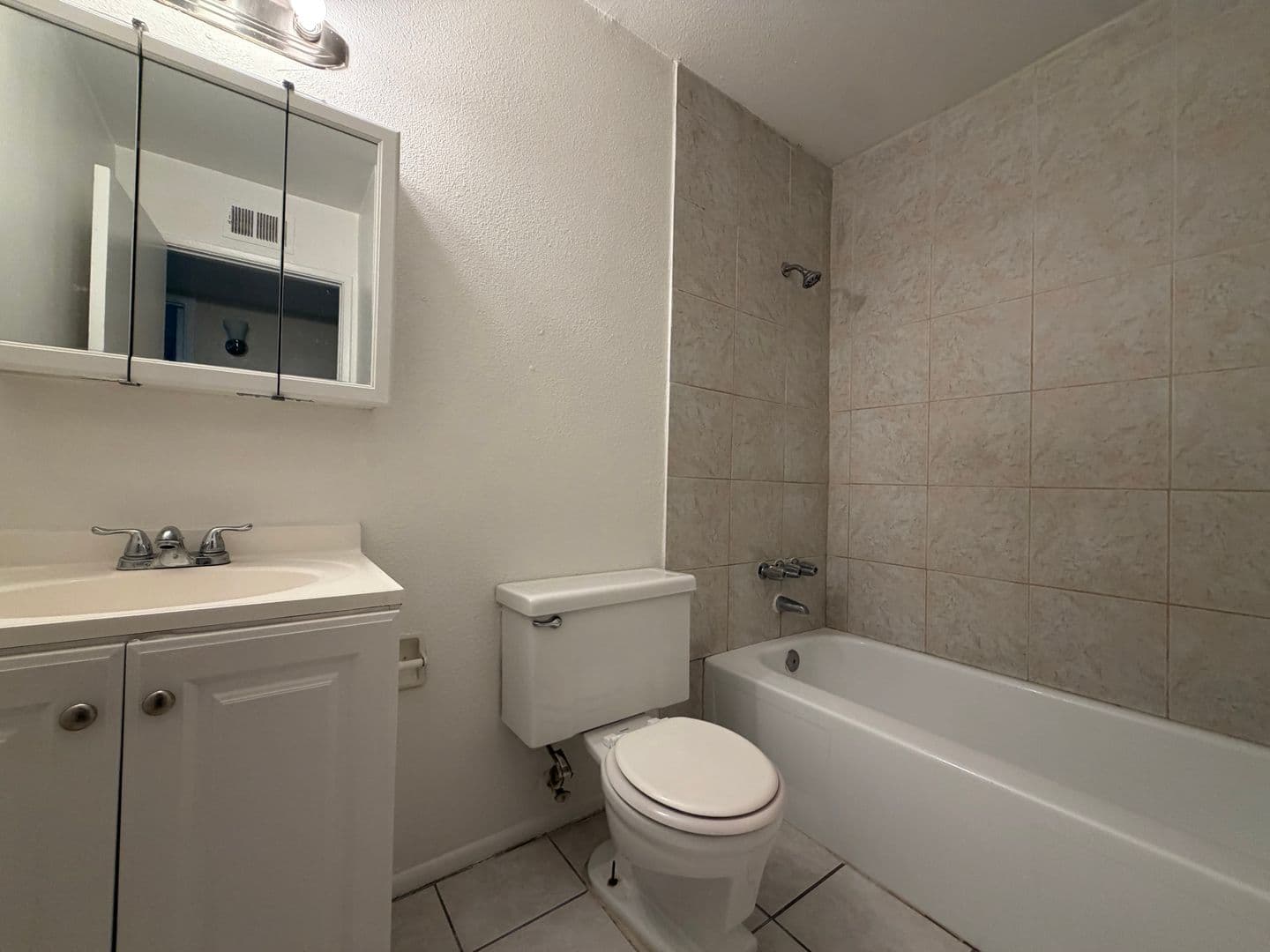 PHOENIX Apartment: 809 E VOGEL AVE