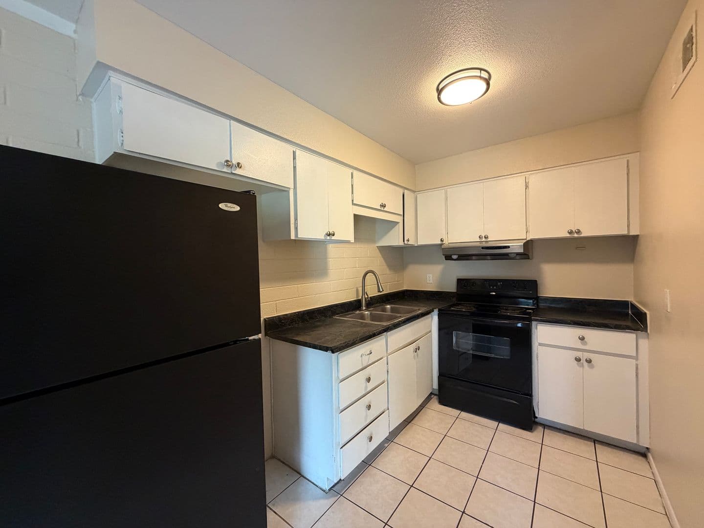 PHOENIX Apartment: 809 E VOGEL AVE