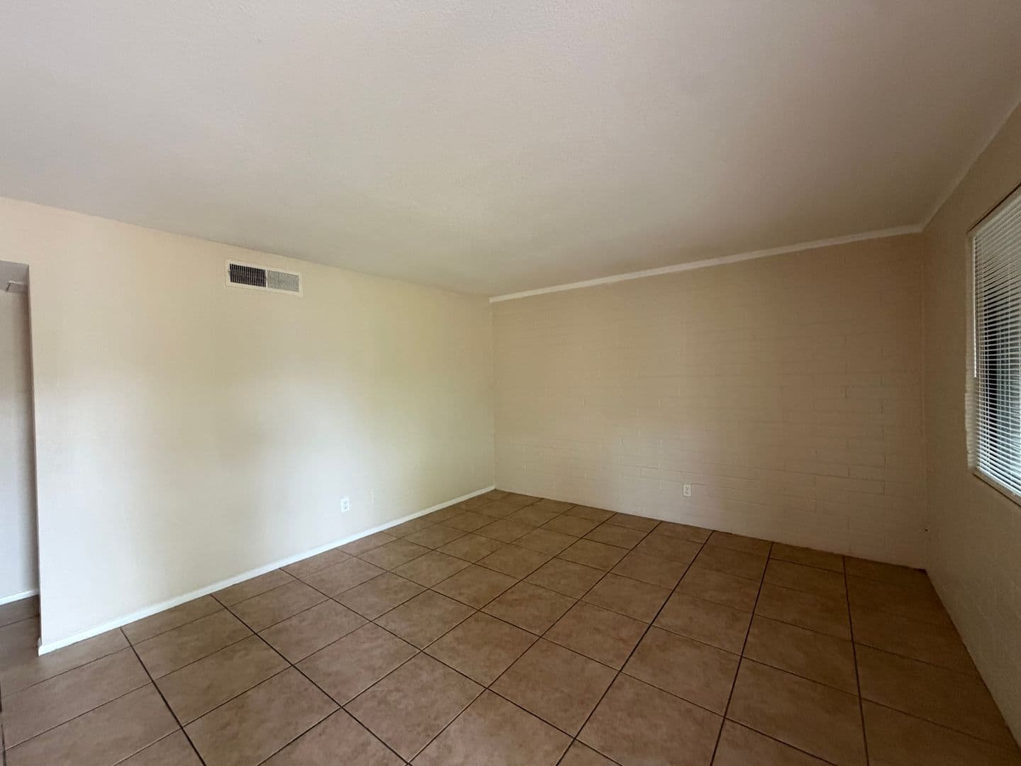 PHOENIX Apartment: 809 E VOGEL AVE