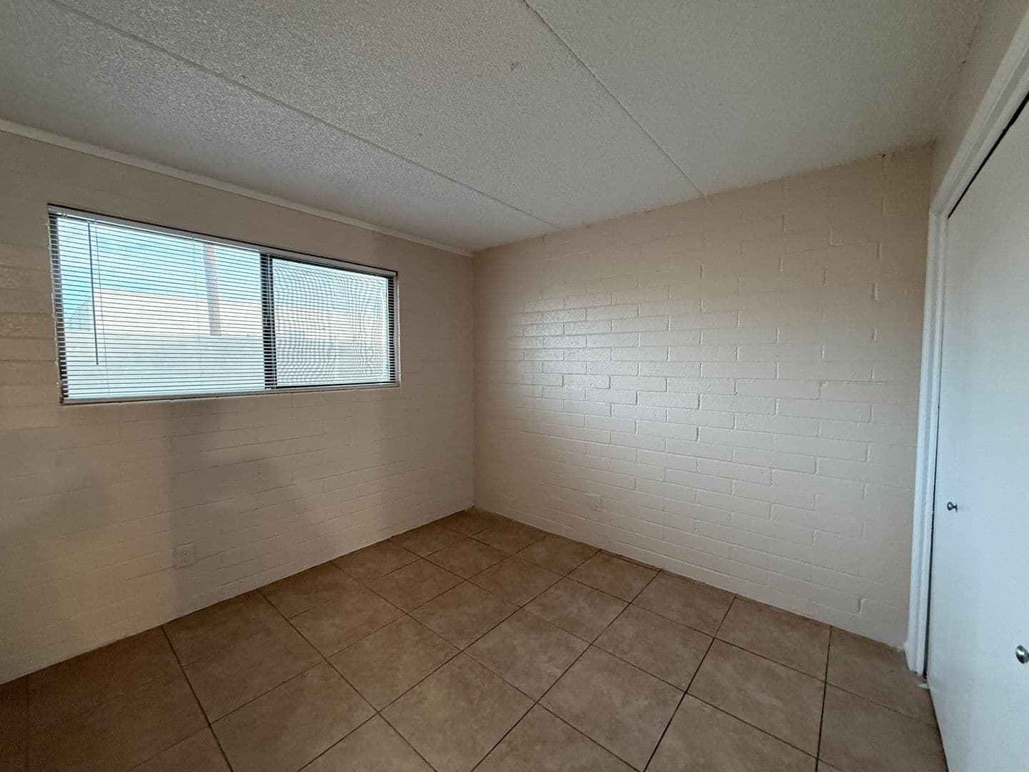 PHOENIX Apartment: 809 E VOGEL AVE