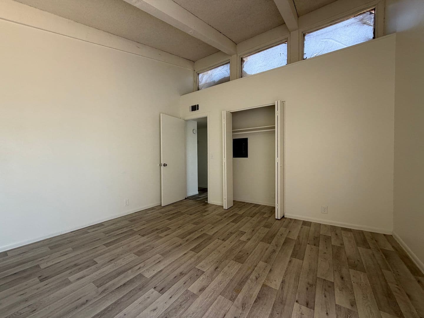 PHOENIX Apartment: 3205 EAST EARLL DR