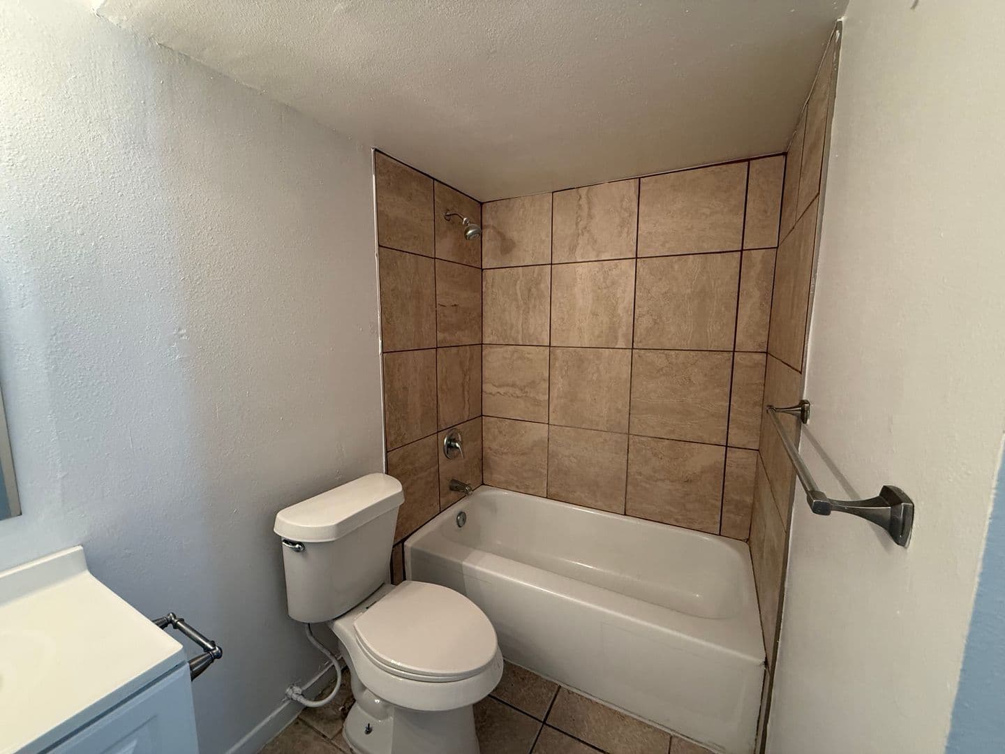 PHOENIX Apartment: 809 E VOGEL AVE
