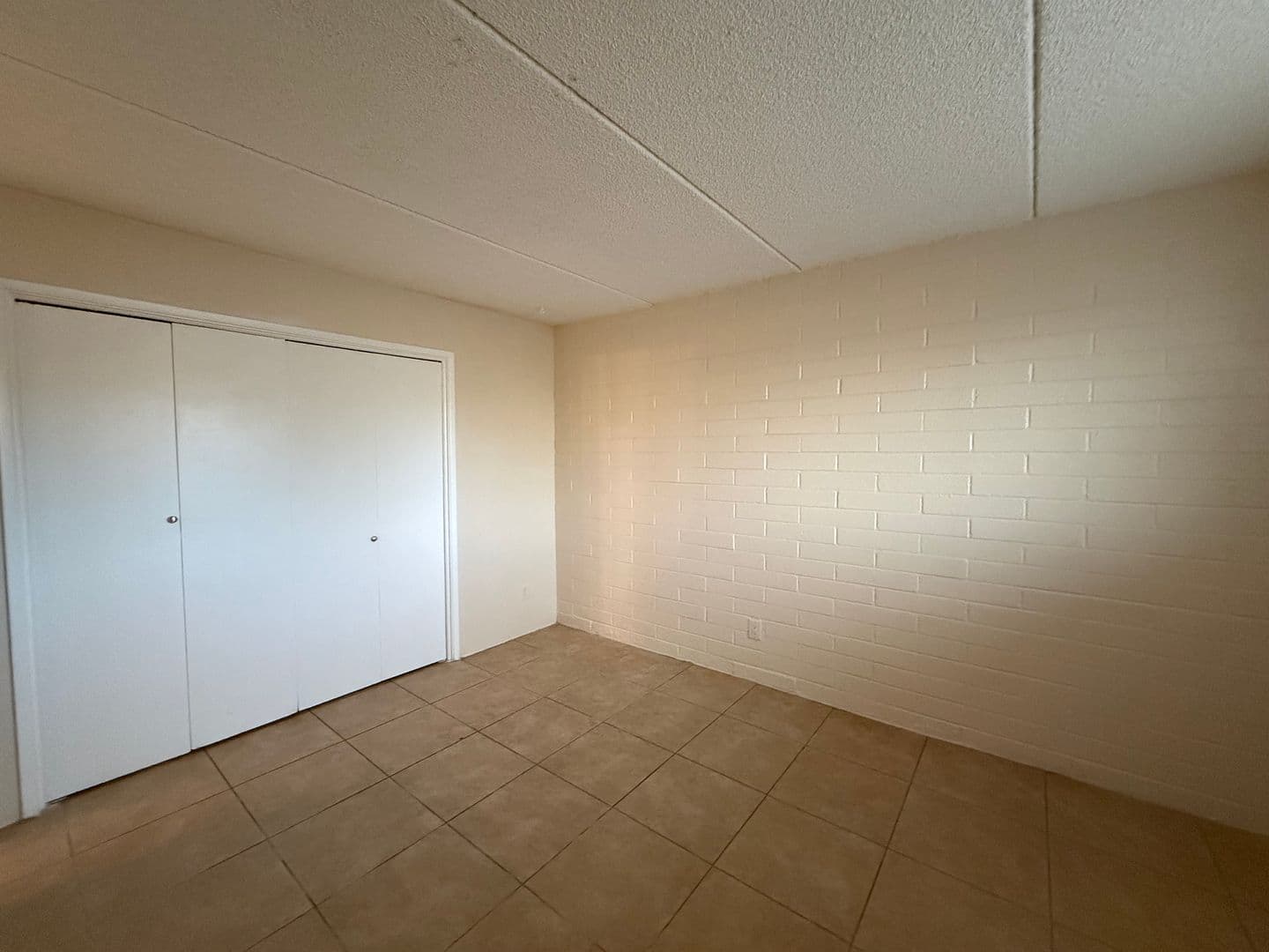 PHOENIX Apartment: 809 E VOGEL AVE