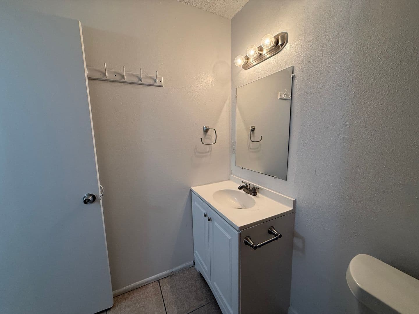 PHOENIX Apartment: 809 E VOGEL AVE
