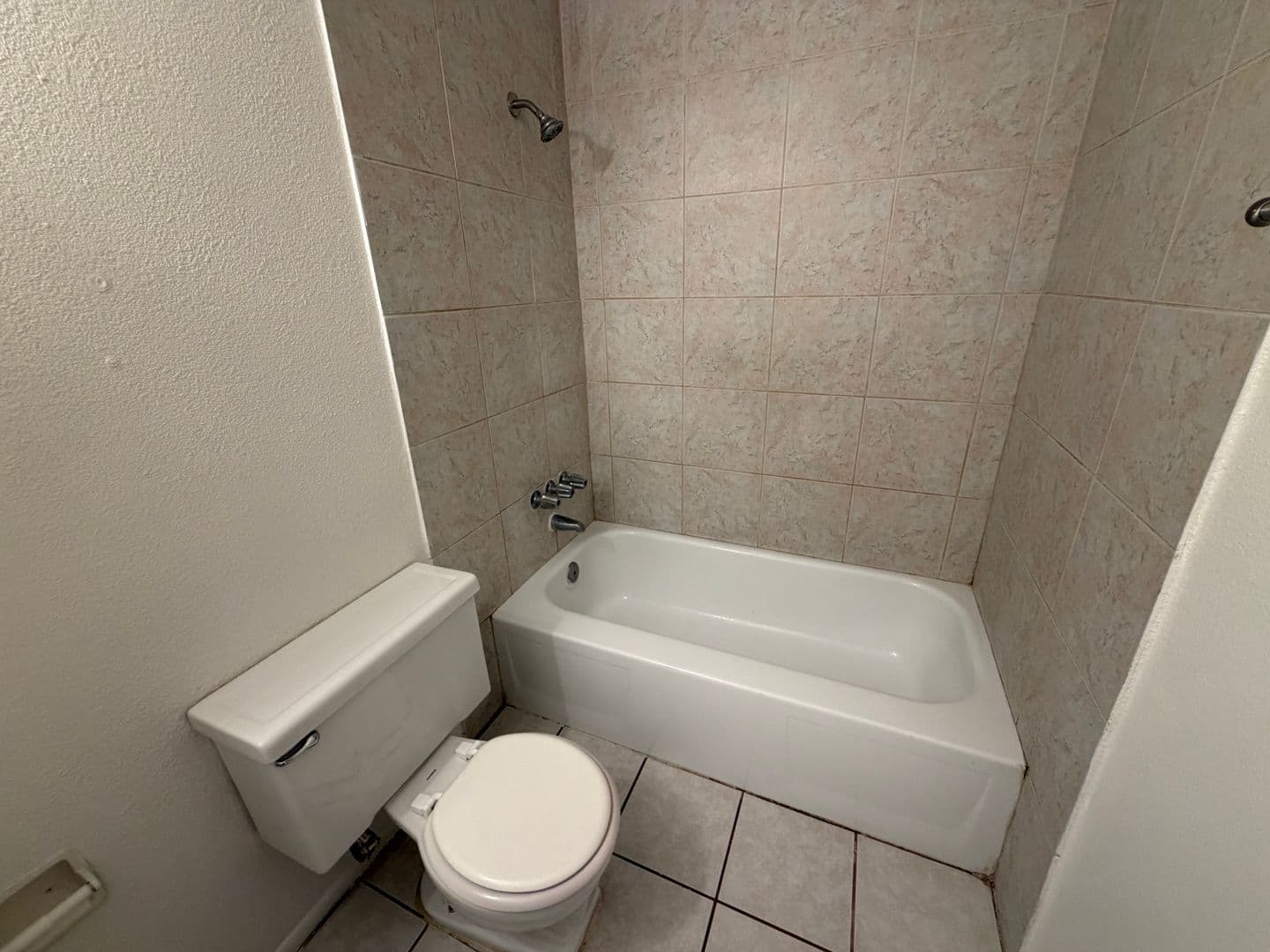 PHOENIX Apartment: 809 E VOGEL AVE
