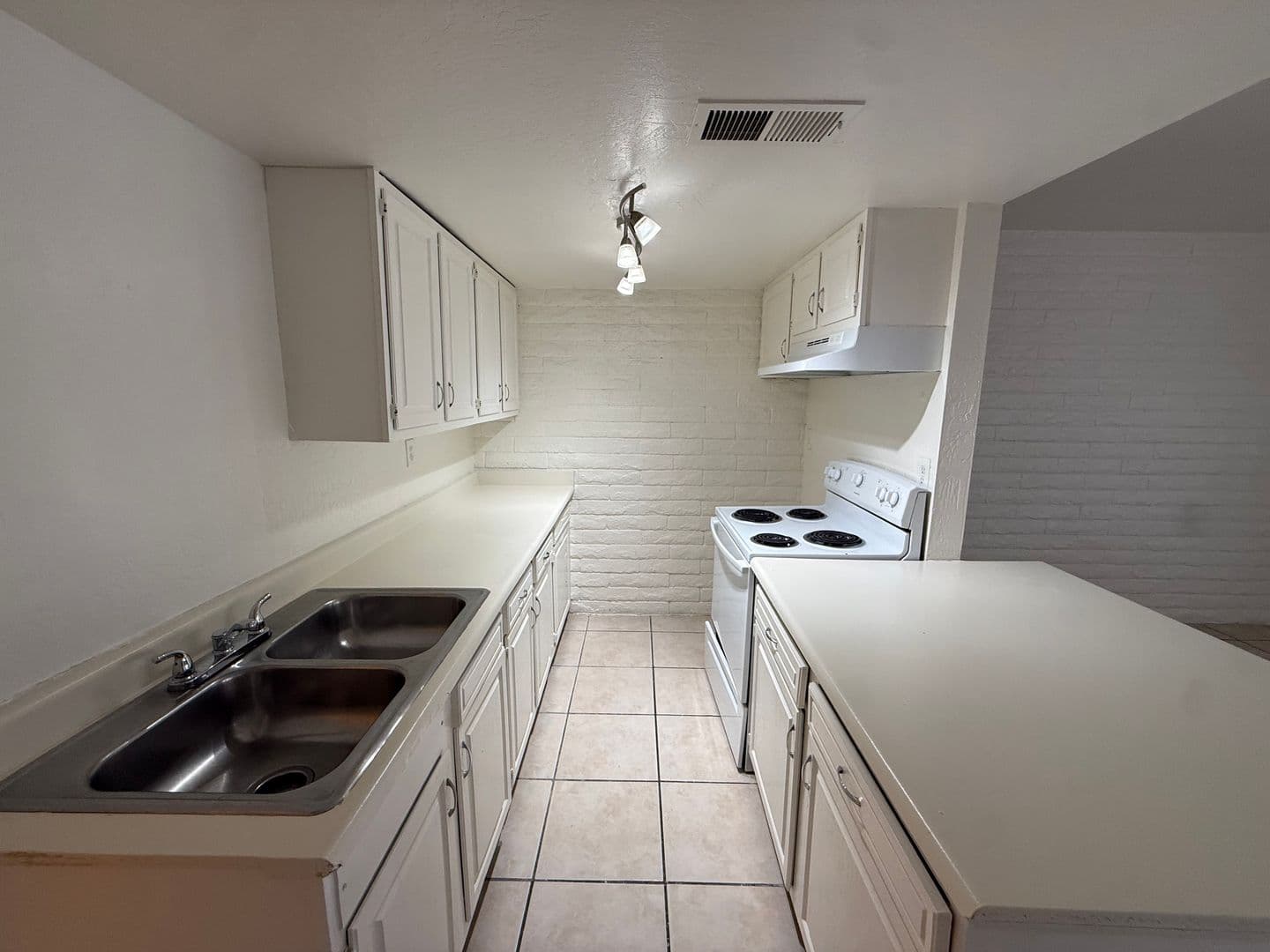 PHOENIX Apartment: 16621 N 25TH STREET