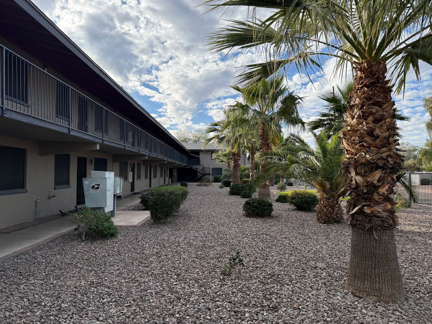 PHOENIX Apartment: 809 E VOGEL AVE